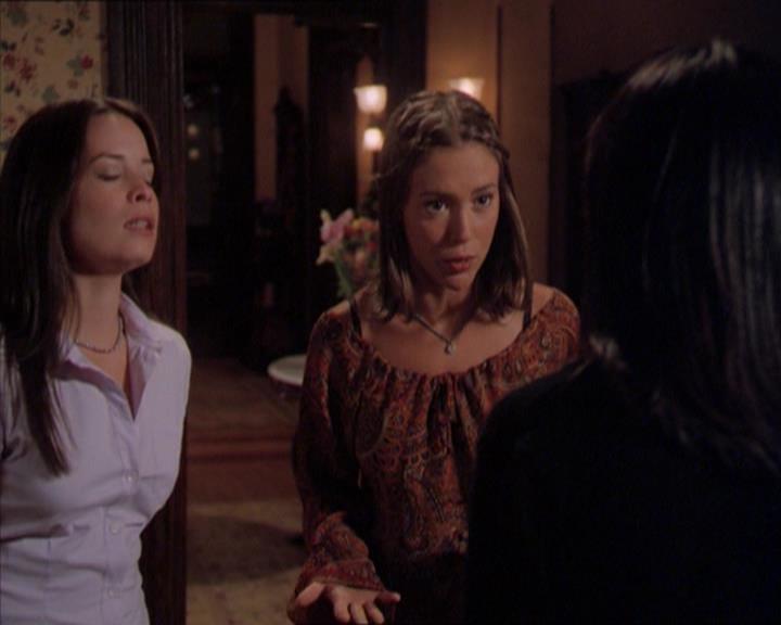 Charmed-Online_dot_net-2x01WitchTrial1929.jpg