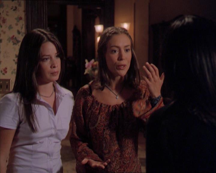 Charmed-Online_dot_net-2x01WitchTrial1935.jpg