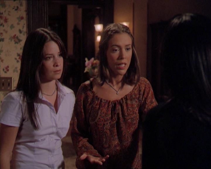 Charmed-Online_dot_net-2x01WitchTrial1936.jpg