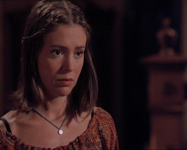 Charmed-Online_dot_net-2x01WitchTrial1985.jpg
