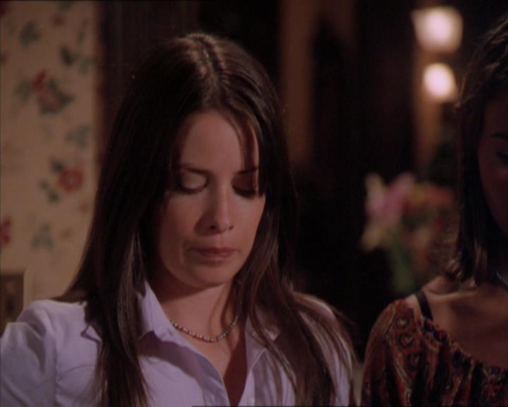 Charmed-Online_dot_net-2x01WitchTrial1986.jpg