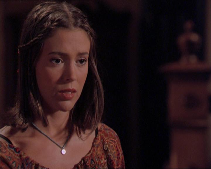 Charmed-Online_dot_net-2x01WitchTrial1989.jpg