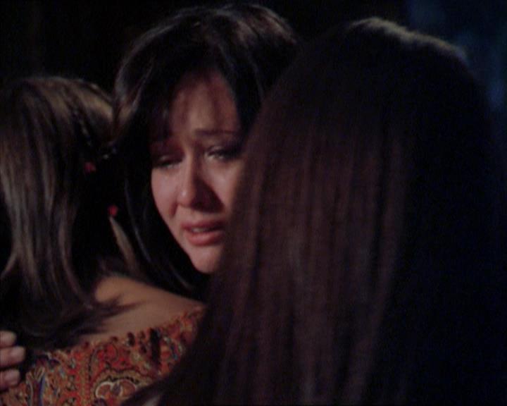 Charmed-Online_dot_net-2x01WitchTrial1998.jpg