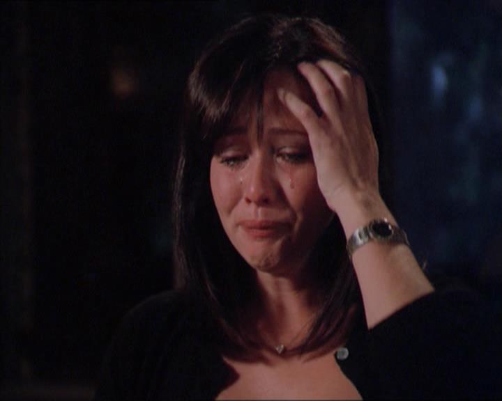 Charmed-Online_dot_net-2x01WitchTrial2002.jpg