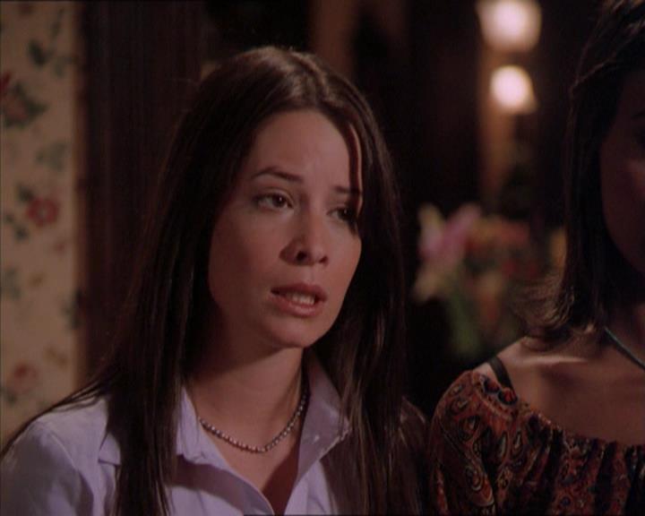Charmed-Online_dot_net-2x01WitchTrial2006.jpg