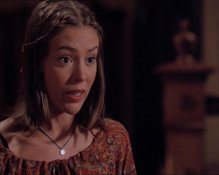 Charmed-Online_dot_net-2x01WitchTrial2030.jpg