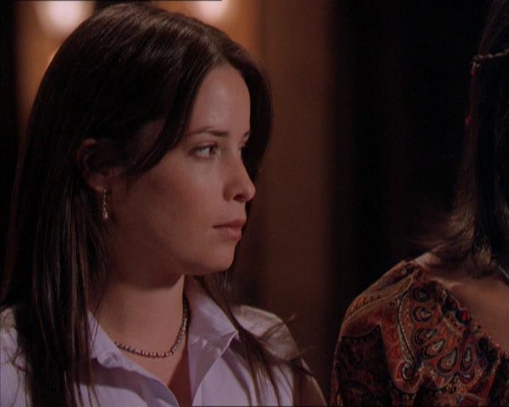 Charmed-Online_dot_net-2x01WitchTrial2032.jpg