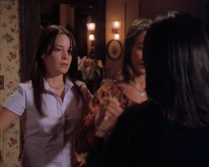 Charmed-Online_dot_net-2x01WitchTrial2042.jpg