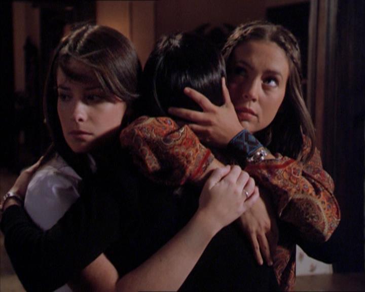 Charmed-Online_dot_net-2x01WitchTrial2049.jpg