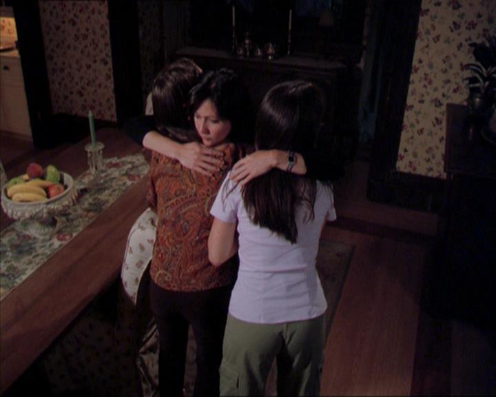 Charmed-Online_dot_net-2x01WitchTrial2050.jpg