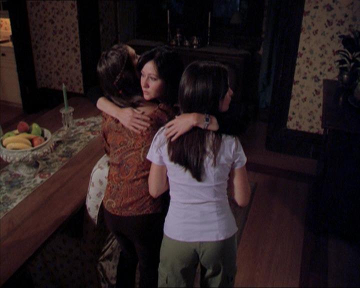 Charmed-Online_dot_net-2x01WitchTrial2051.jpg