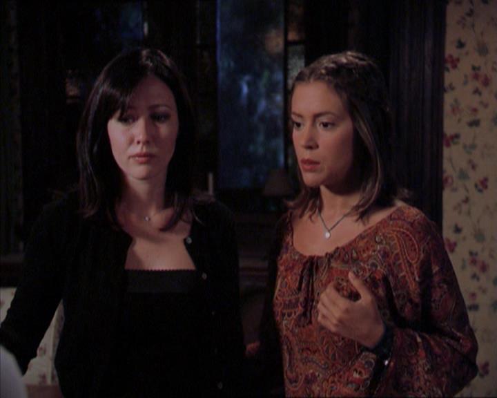 Charmed-Online_dot_net-2x01WitchTrial2065.jpg