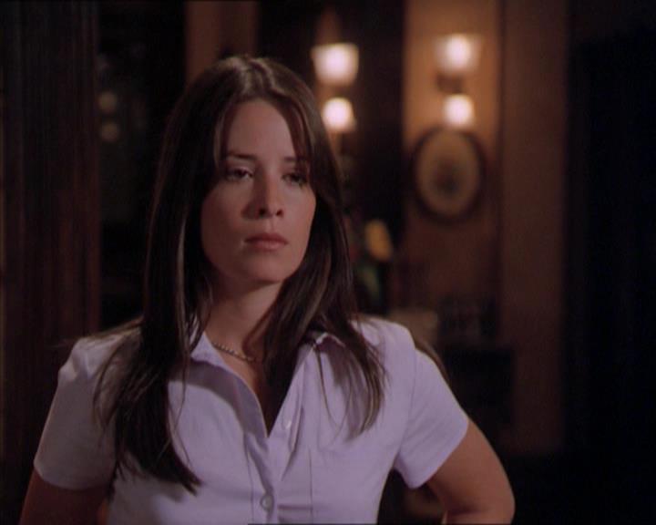 Charmed-Online_dot_net-2x01WitchTrial2076.jpg