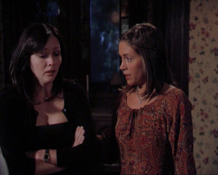 Charmed-Online_dot_net-2x01WitchTrial2079.jpg