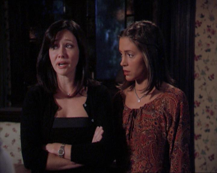 Charmed-Online_dot_net-2x01WitchTrial2082.jpg