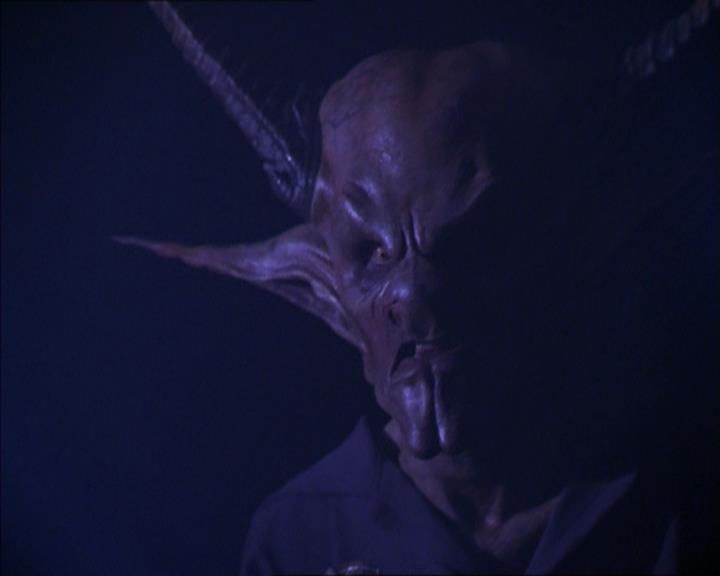 Charmed-Online_dot_net-2x01WitchTrial2136.jpg