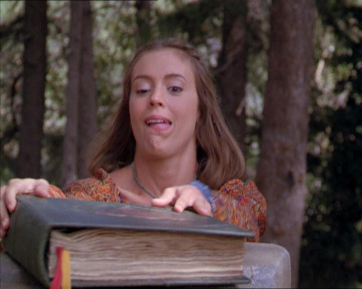 Charmed-Online_dot_net-2x01WitchTrial2231.jpg