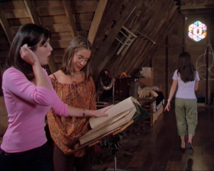 Charmed-Online_dot_net-2x01WitchTrial2296.jpg