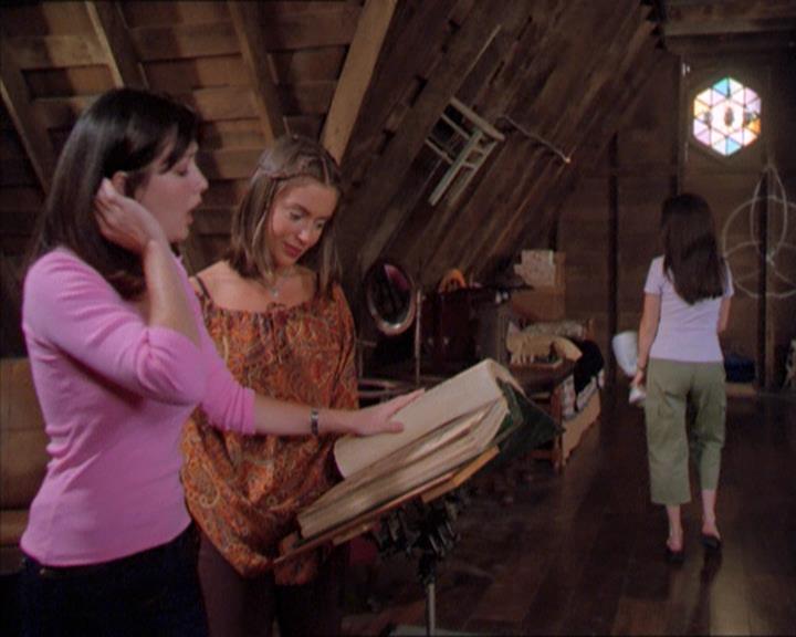 Charmed-Online_dot_net-2x01WitchTrial2297.jpg