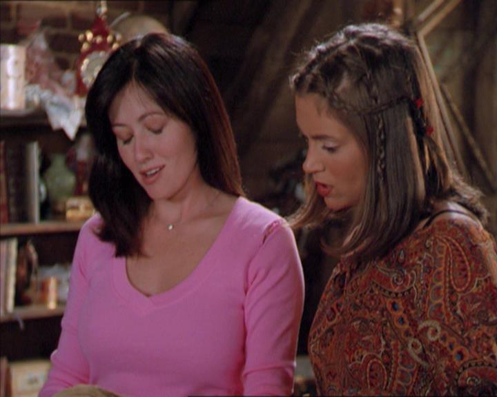Charmed-Online_dot_net-2x01WitchTrial2302.jpg