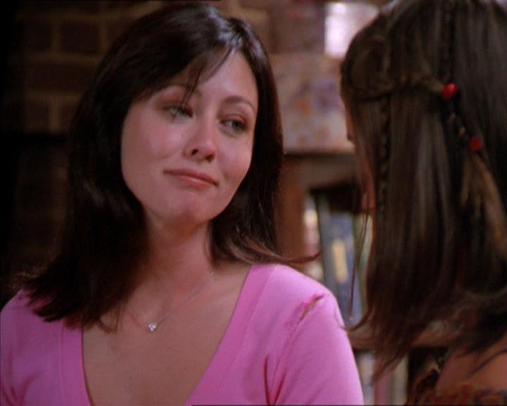 Charmed-Online_dot_net-2x01WitchTrial2306.jpg