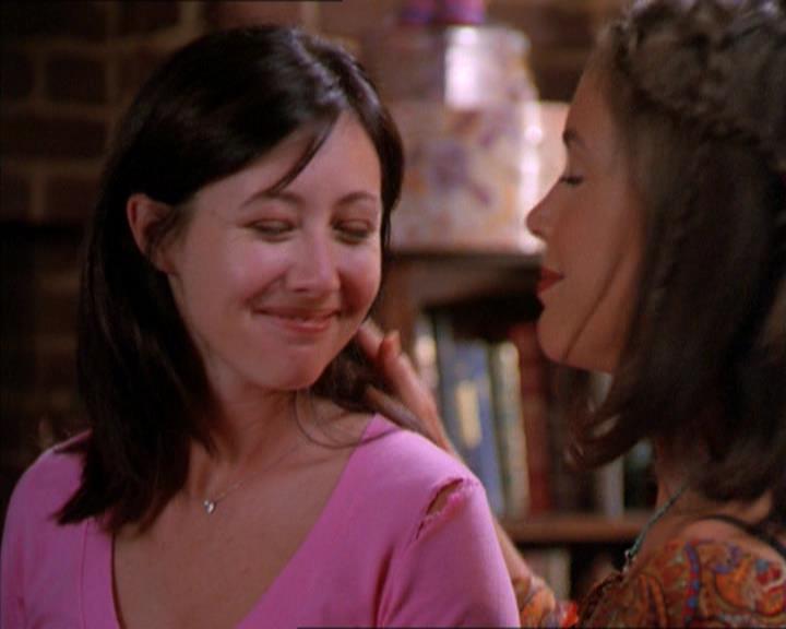 Charmed-Online_dot_net-2x01WitchTrial2310.jpg
