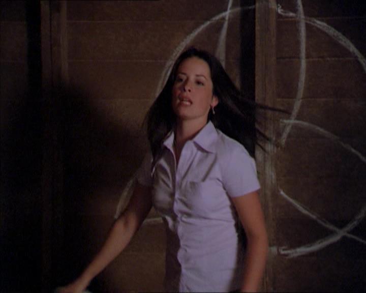 Charmed-Online_dot_net-2x01WitchTrial2311.jpg