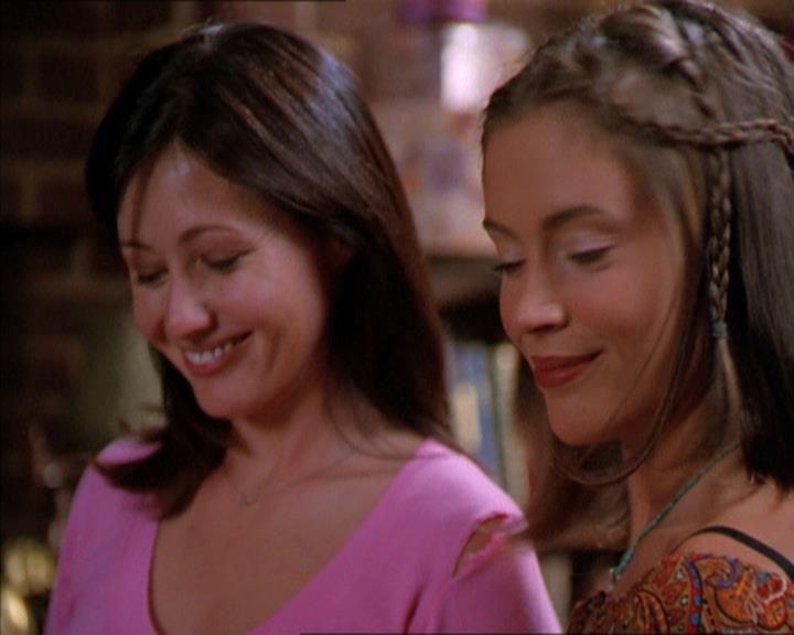 Charmed-Online_dot_net-2x01WitchTrial2312.jpg