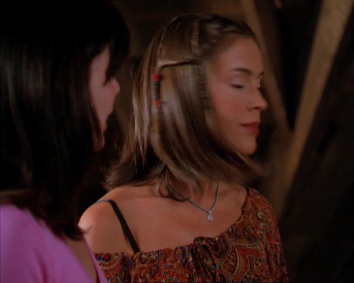 Charmed-Online_dot_net-2x01WitchTrial2315.jpg