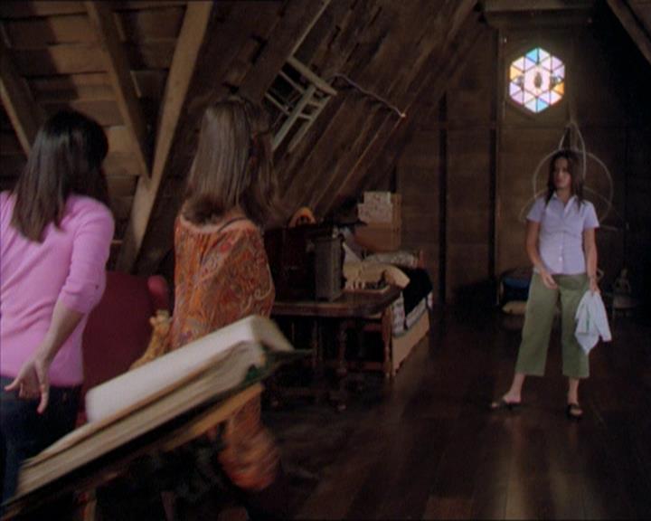 Charmed-Online_dot_net-2x01WitchTrial2318.jpg