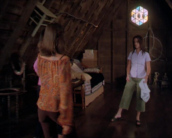 Charmed-Online_dot_net-2x01WitchTrial2319.jpg