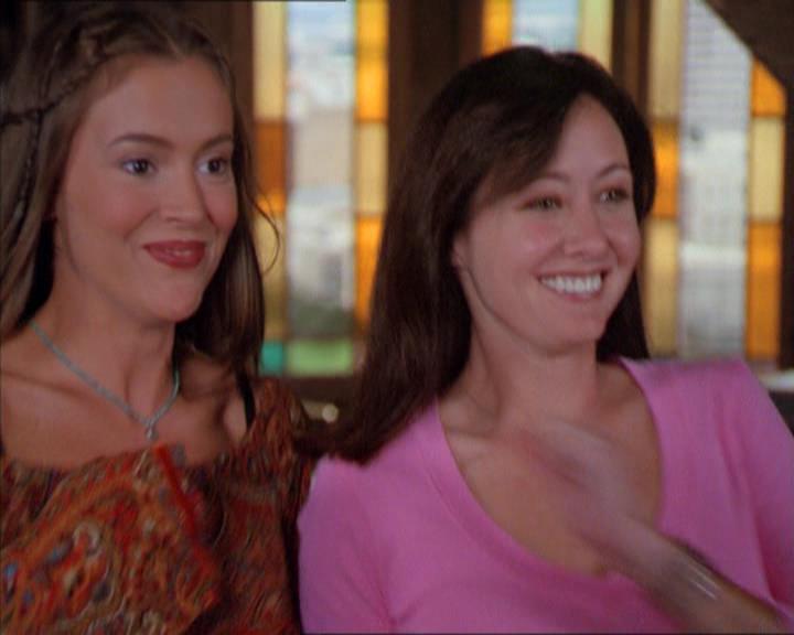 Charmed-Online_dot_net-2x01WitchTrial2320.jpg