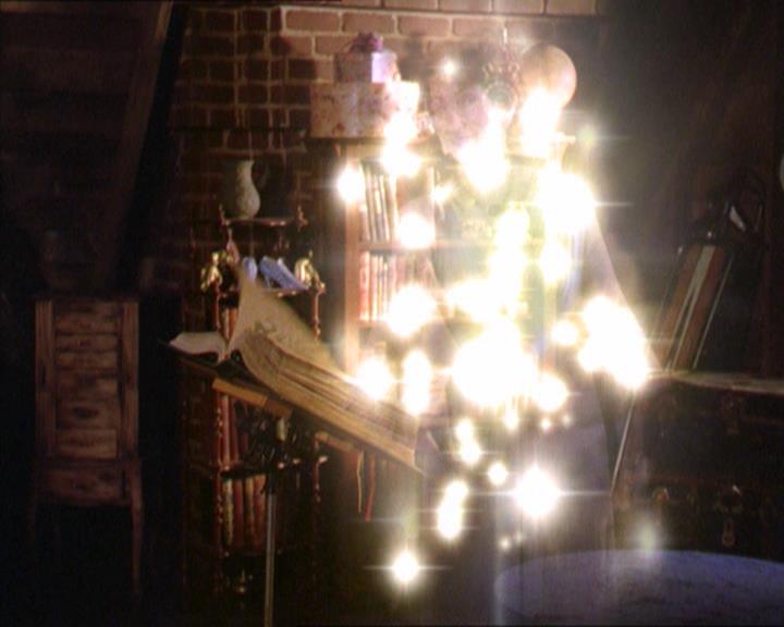 Charmed-Online_dot_net-2x01WitchTrial2349.jpg