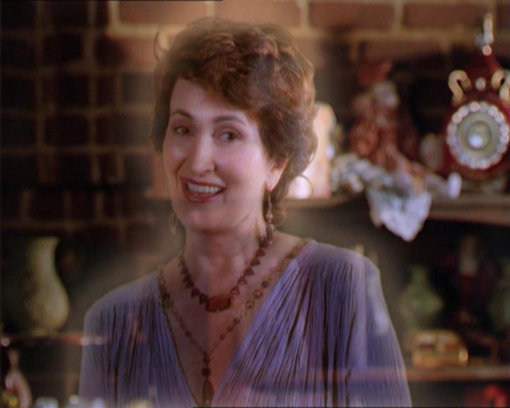 Charmed-Online_dot_net-2x01WitchTrial2353.jpg