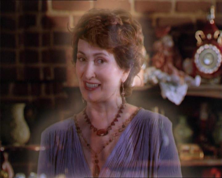 Charmed-Online_dot_net-2x01WitchTrial2354.jpg