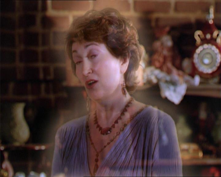 Charmed-Online_dot_net-2x01WitchTrial2358.jpg