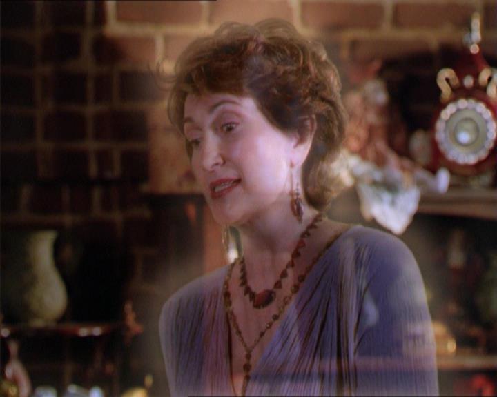 Charmed-Online_dot_net-2x01WitchTrial2359.jpg