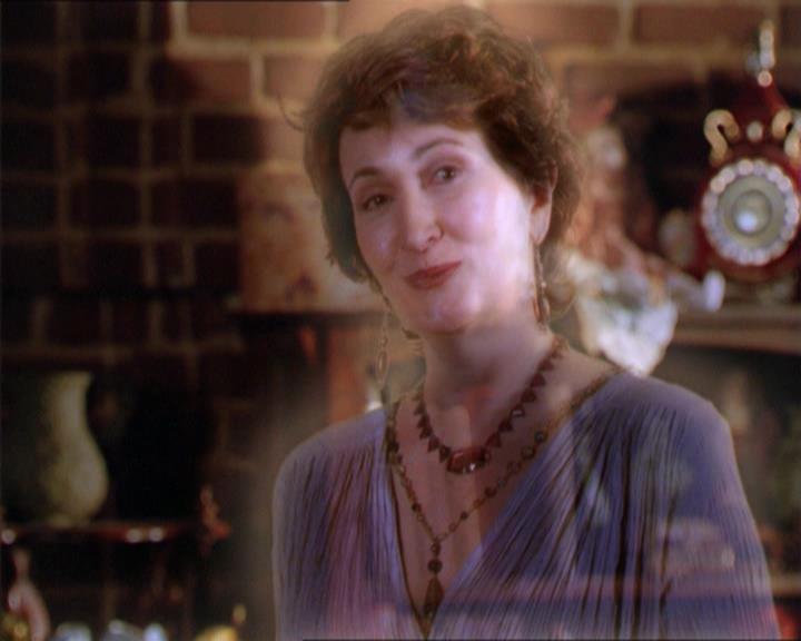 Charmed-Online_dot_net-2x01WitchTrial2360.jpg