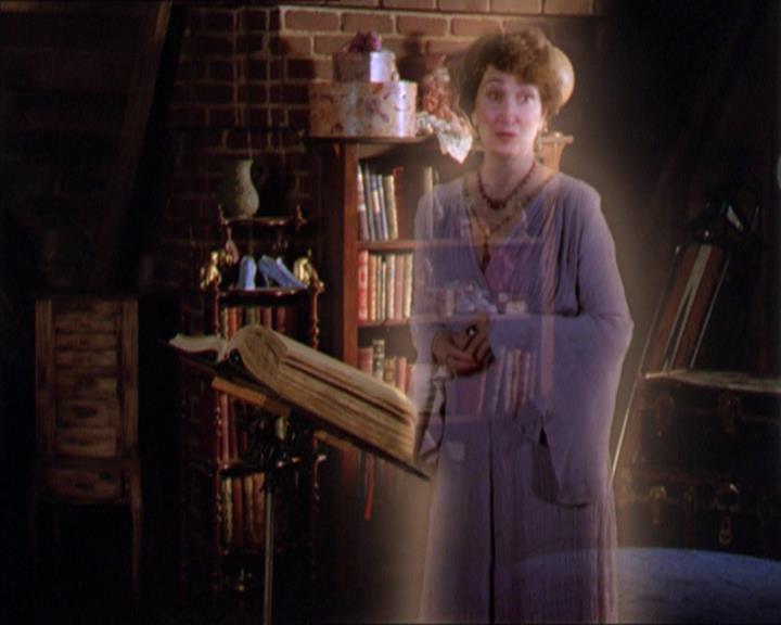Charmed-Online_dot_net-2x01WitchTrial2362.jpg