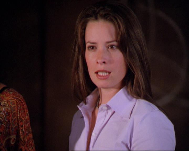 Charmed-Online_dot_net-2x01WitchTrial2363.jpg
