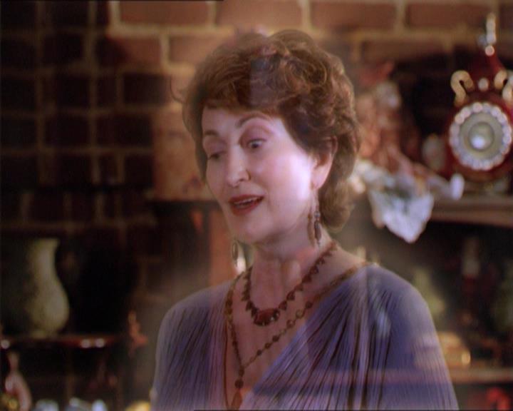 Charmed-Online_dot_net-2x01WitchTrial2370.jpg