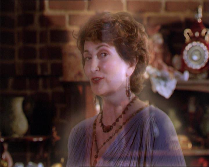 Charmed-Online_dot_net-2x01WitchTrial2371.jpg