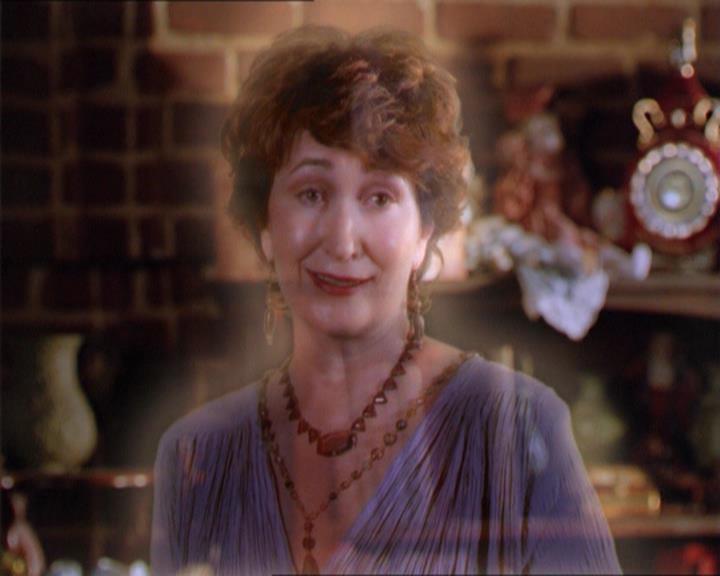 Charmed-Online_dot_net-2x01WitchTrial2377.jpg