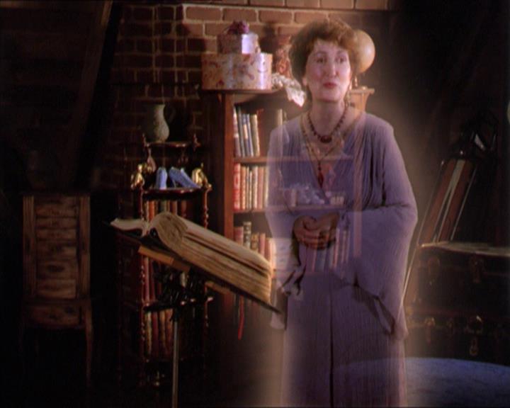 Charmed-Online_dot_net-2x01WitchTrial2379.jpg