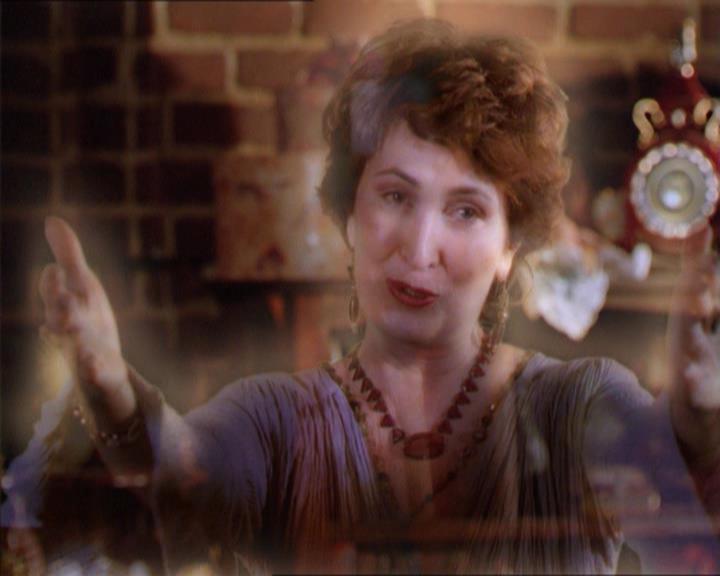 Charmed-Online_dot_net-2x01WitchTrial2390.jpg