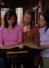 Charmed-Online_dot_net-2x01WitchTrial2411.jpg