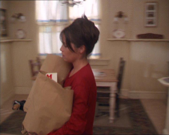 Charmed-Online_dot_net-2x02MoralityBites0005.jpg