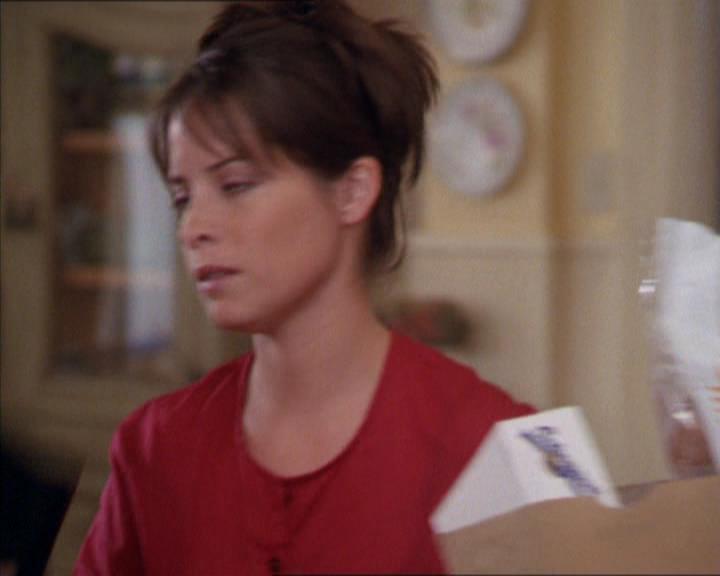 Charmed-Online_dot_net-2x02MoralityBites0009.jpg