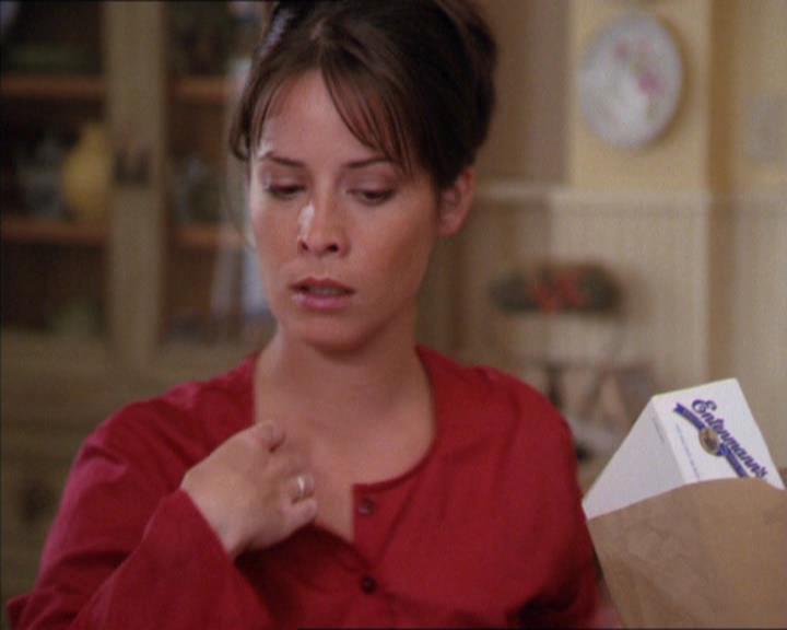 Charmed-Online_dot_net-2x02MoralityBites0023.jpg
