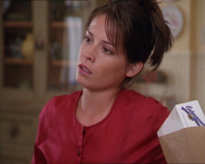 Charmed-Online_dot_net-2x02MoralityBites0026.jpg